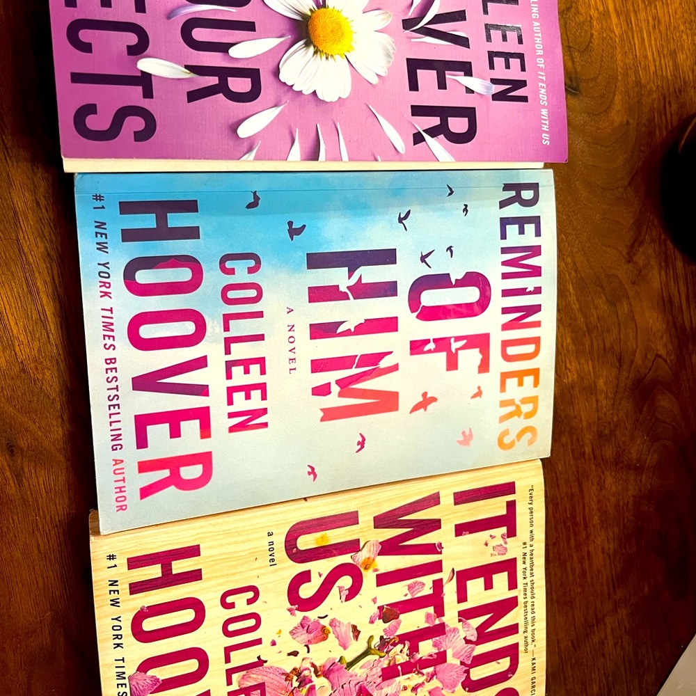 Like New Colleen Hoover book set.